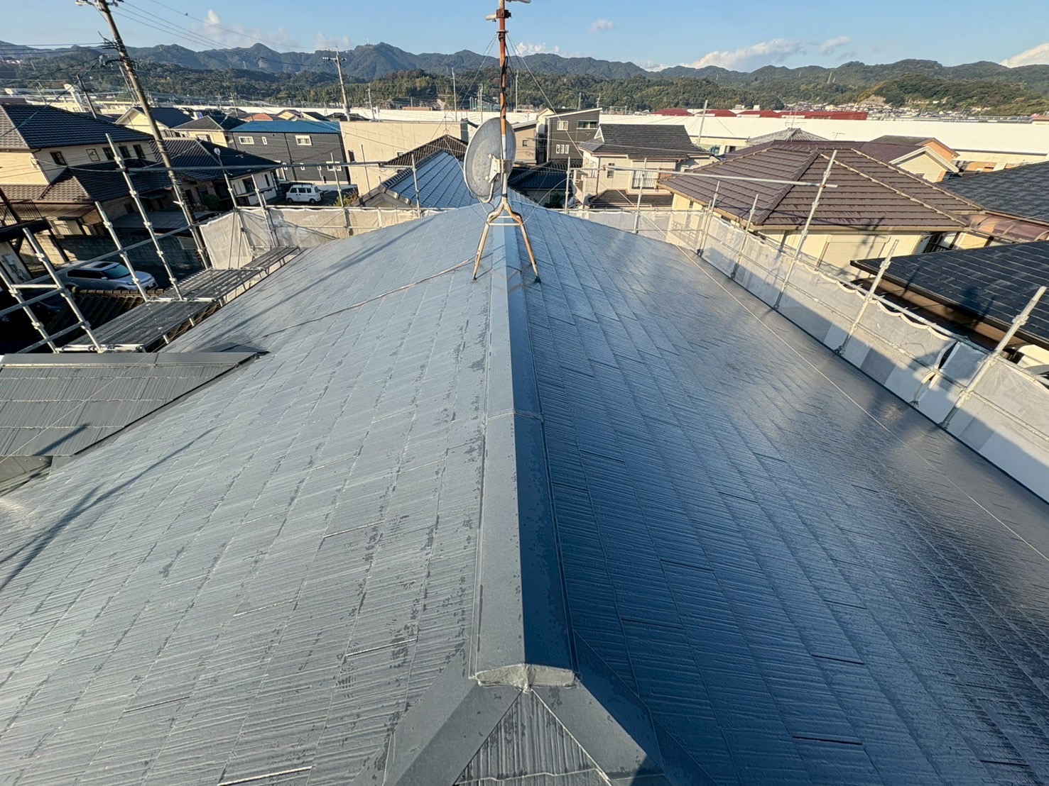 鹿児島市にて雨漏り修理・アパート屋根修理〈Tルーフへのカバー工法〉の施工前写真