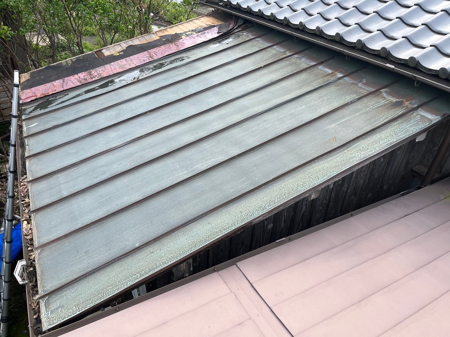 鹿児島市にて屋根修理〈台風で飛散した屋根を火災保険を活用して修理〉の施工前写真